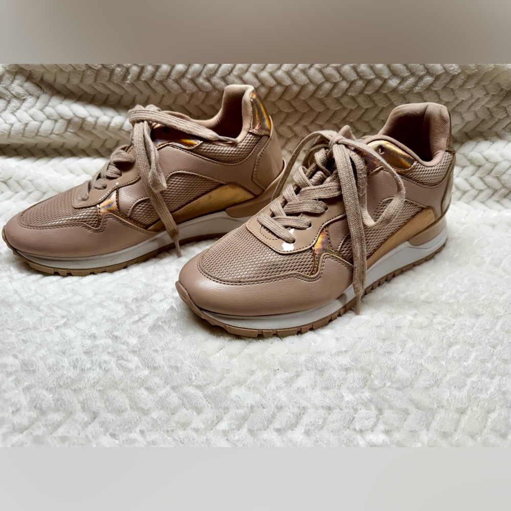 Aldo Praylian Rose Gold Metallic Woman’s Athletic Sneakers - Size 7.5